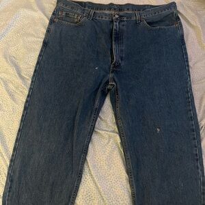 Baggy Levi’s jeans